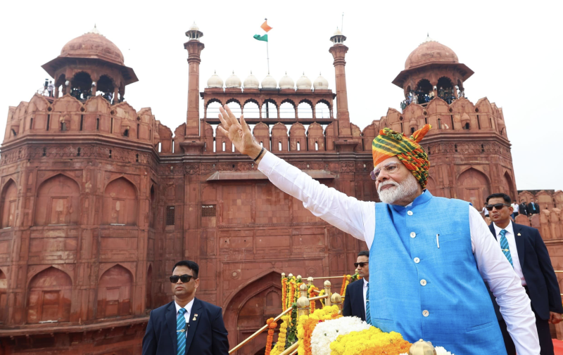 narendra-modi-celebrates-the-success-of-jal-jeevan-mission-on-78th-independence-day